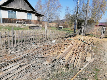 Очищать свою территорию от зарастания травой - обязанность каждого владельца земельного участка.