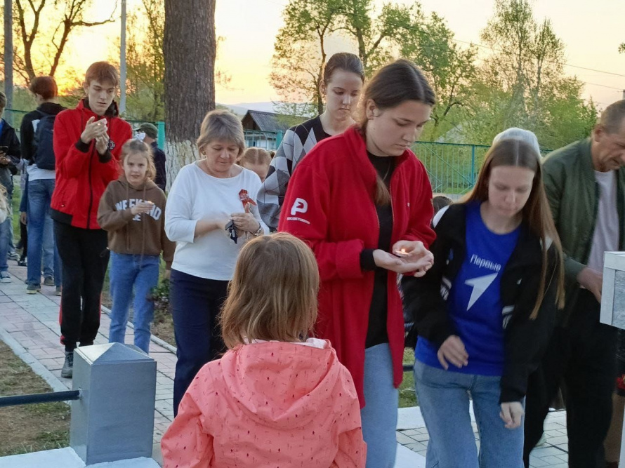 Десятки свечей зажгли участники акции «Свеча памяти»