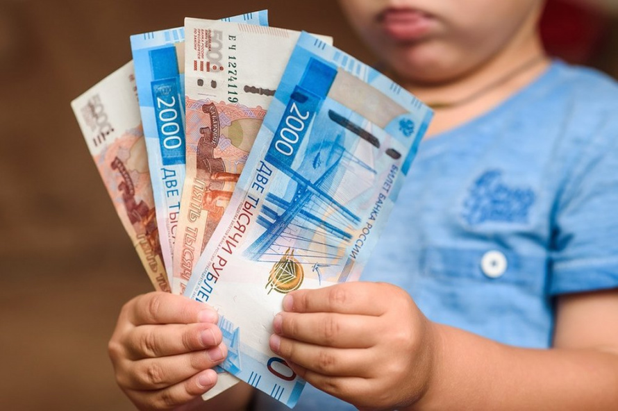 Заявления на два новых пособия семьям начнут приниматься с 1 июля