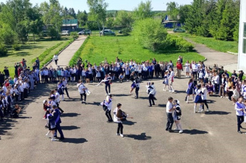"Последние звонки" прозвенели в Анучинском округе