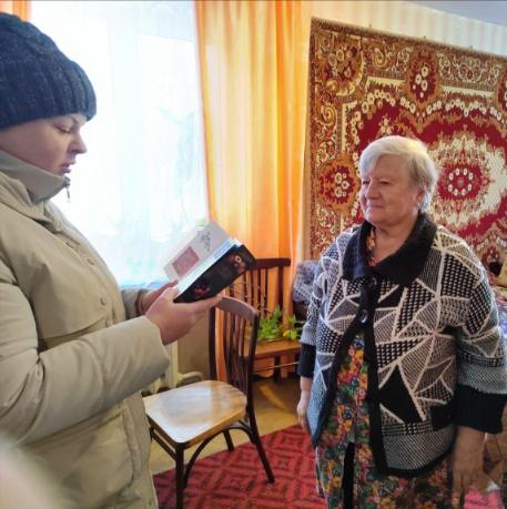 В Тихоречном поздравили пожилых и маломобильных людей
