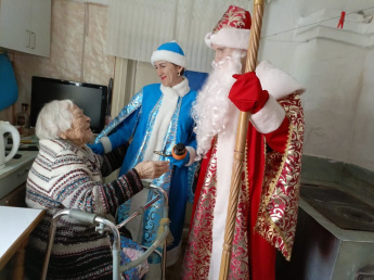 Ветерана Великой Отечественной войны Клавдию Козырину  поздравили с наступающим Новым годом
