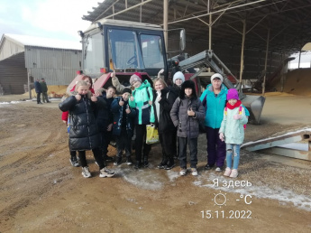 Рабочий визит юных аграриев Анучинского округа на зерноток СХПК "Восход"