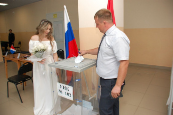 Из ЗАГСа на выборы!