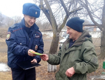 В Приморье полицейские Анучинского округа проводят профилактические беседы о правилах пожарной безопасности