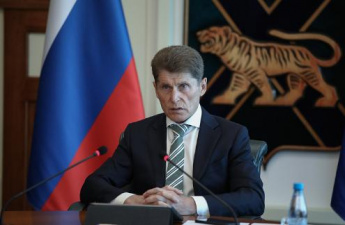 Олег Кожемяко поручил до конца недели развернуть пункты вакцинации от COVID-19 в общественных местах