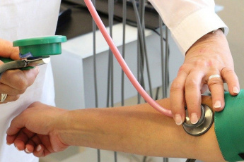 Двое мужчин и одна женщина, находившиеся в инфекционном госпитале Приморья с диагнозом COVID-19, победили инфекцию и выписаны домой в понедельник, 20 апреля.
