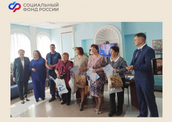 В Приморском Центре общения старшего поколения наградили победителей первого Дальневосточного стихотворного конкурса «Праздник поэзии»