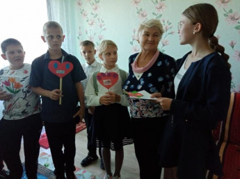 Новогордеевские школьники поздравили пожилых жителей села