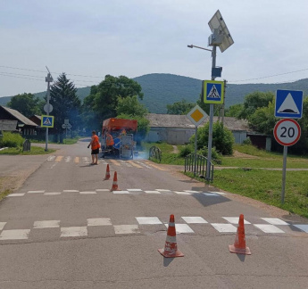 В Анучинском округе приступили к обновлению дорожной разметки