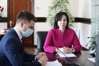 Почти 50 почтальонов помогают приморцам преодолеть трудную жизненную ситуацию