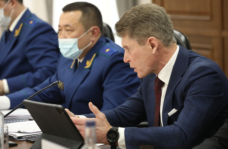 Главный прокурор Дальнего Востока поддержал инициативу Олега Кожемяко и «Единой России» по внесению изменений в закон о безнадзорных животных в пользу безопасности людей